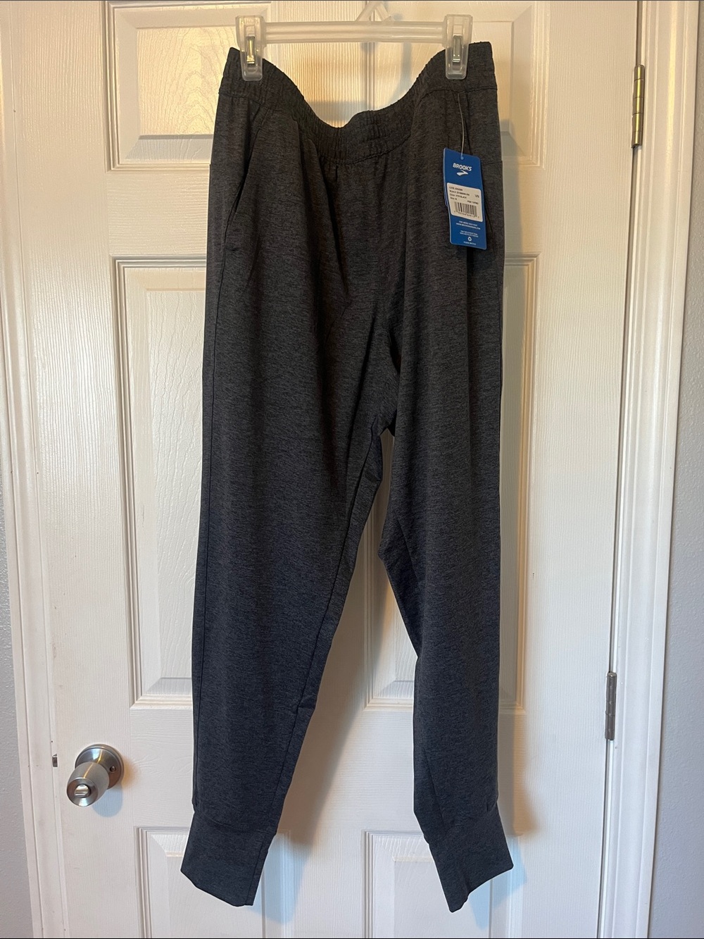 Brooks luxe joggers NWT